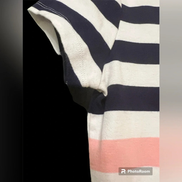 Size Large Tshirt, Tommy Hilfiger - Picture 3 of 5